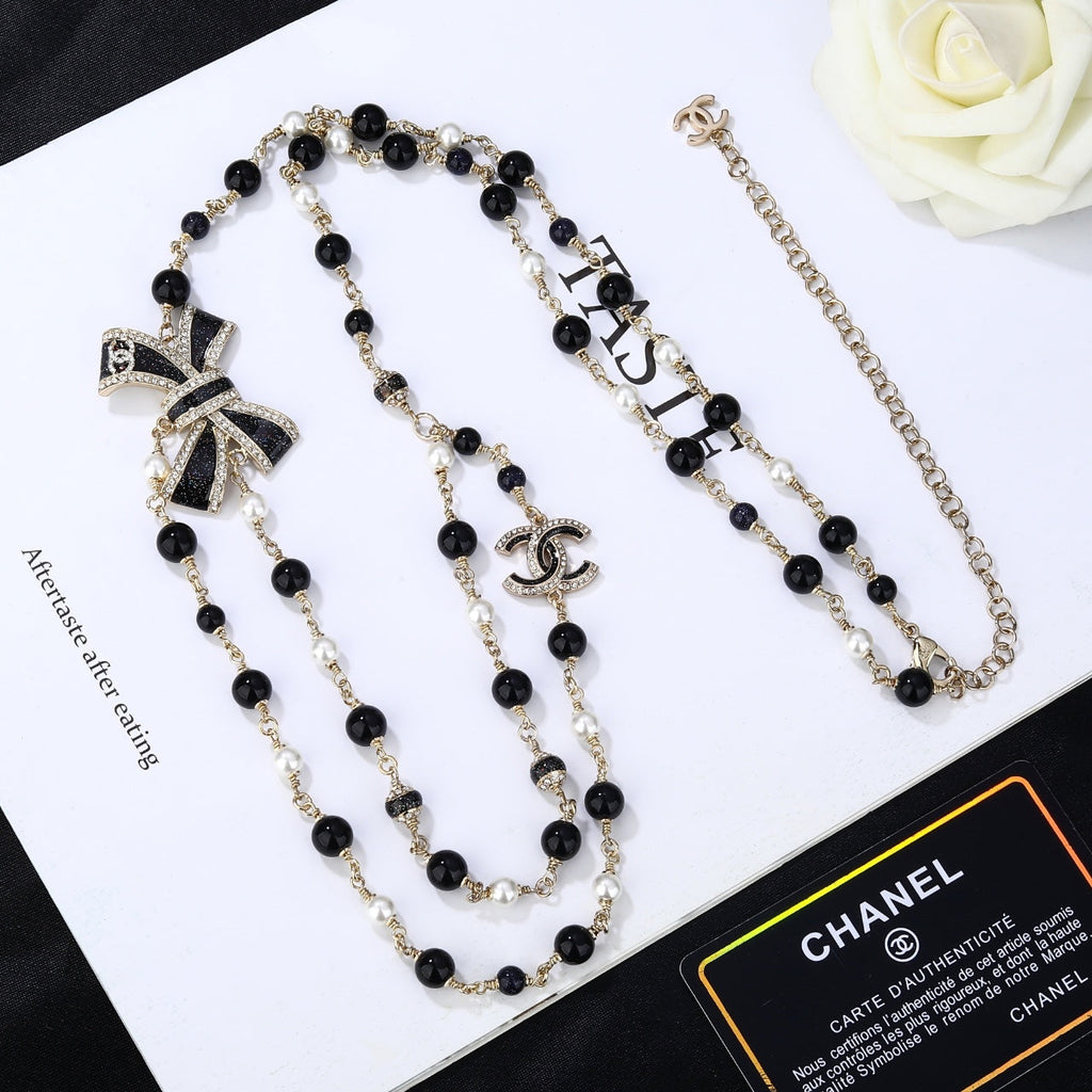 CHANEL 25S CHAIN BELT IN BLACK AND WHITE PEARL 614285
