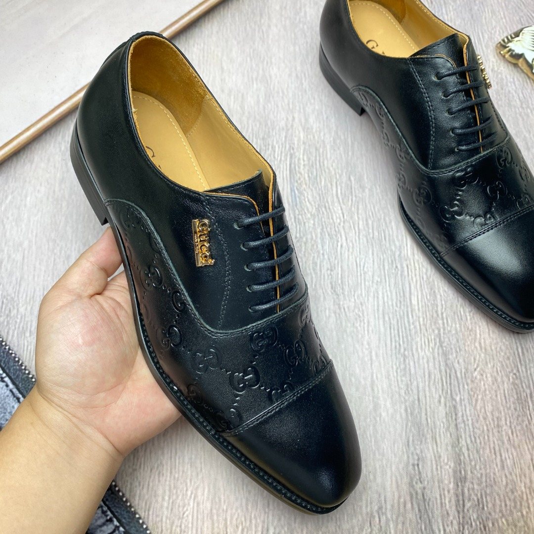 Gucci Black Embossed Lace-Up Dress Shoes